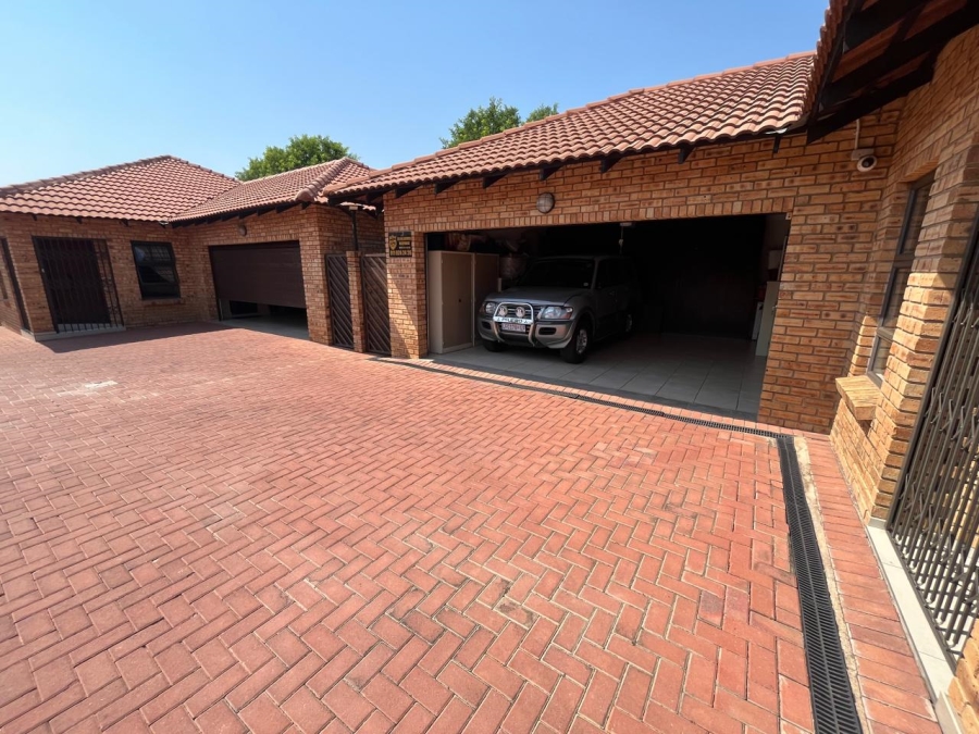 3 Bedroom Property for Sale in New Redruth Gauteng