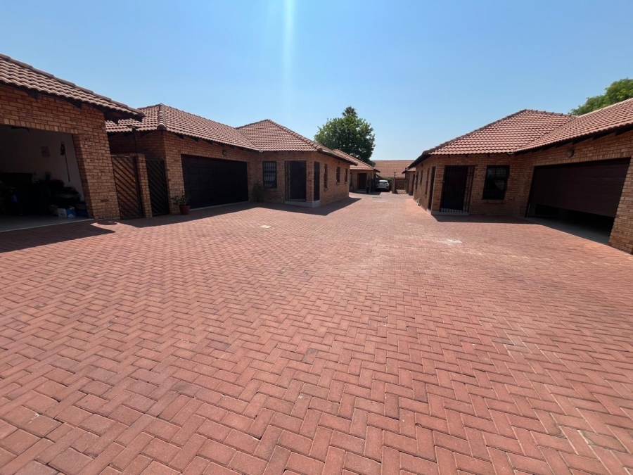 3 Bedroom Property for Sale in New Redruth Gauteng