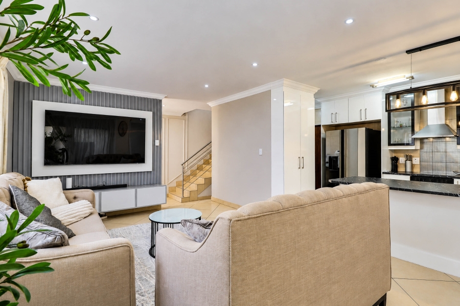 To Let 4 Bedroom Property for Rent in Thatchfield Estate Gauteng