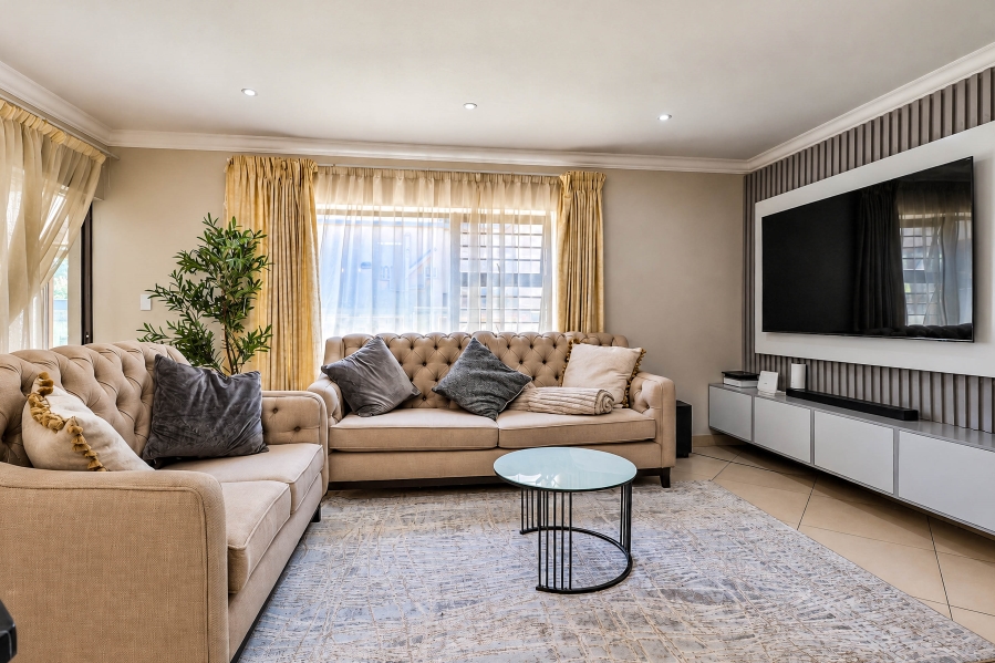 To Let 4 Bedroom Property for Rent in Thatchfield Estate Gauteng