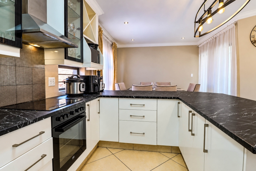 To Let 4 Bedroom Property for Rent in Thatchfield Estate Gauteng