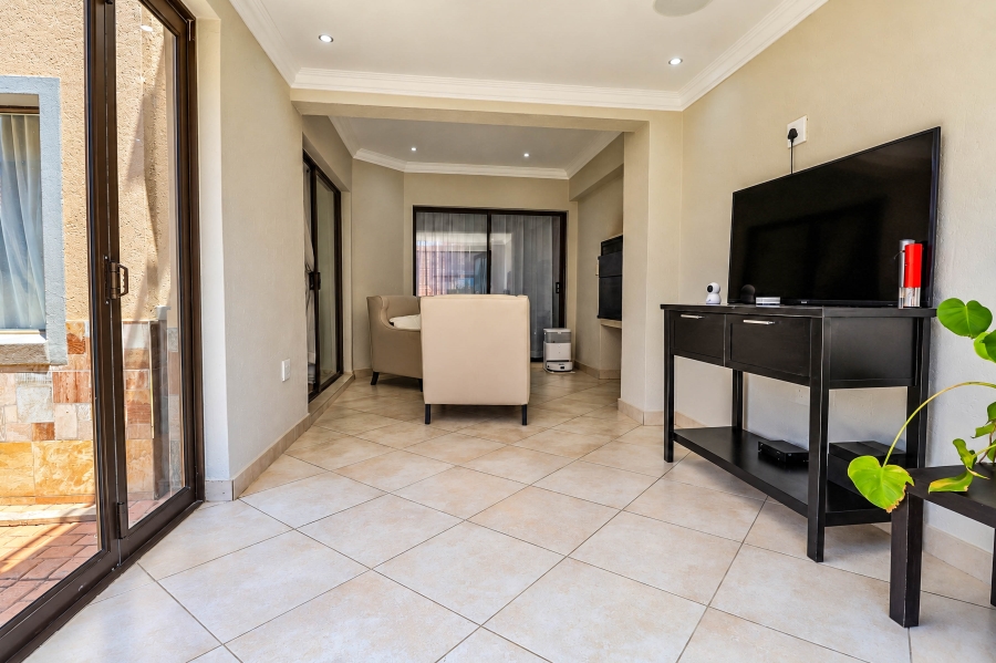 To Let 4 Bedroom Property for Rent in Thatchfield Estate Gauteng
