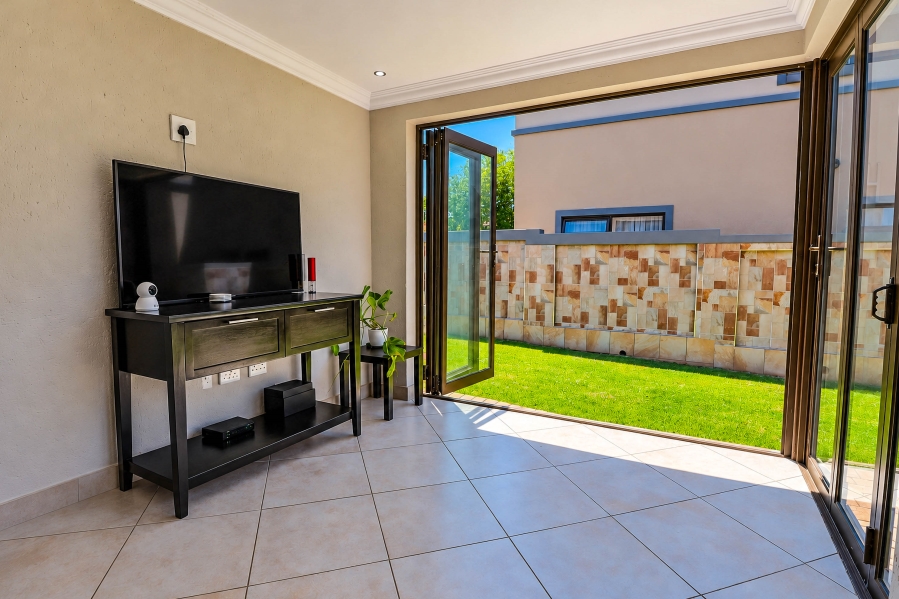 To Let 4 Bedroom Property for Rent in Thatchfield Estate Gauteng