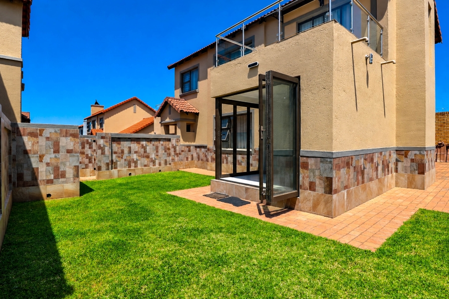 To Let 4 Bedroom Property for Rent in Thatchfield Estate Gauteng