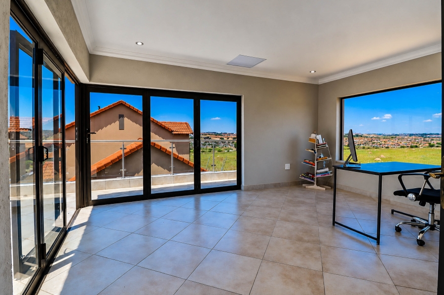 To Let 4 Bedroom Property for Rent in Thatchfield Estate Gauteng
