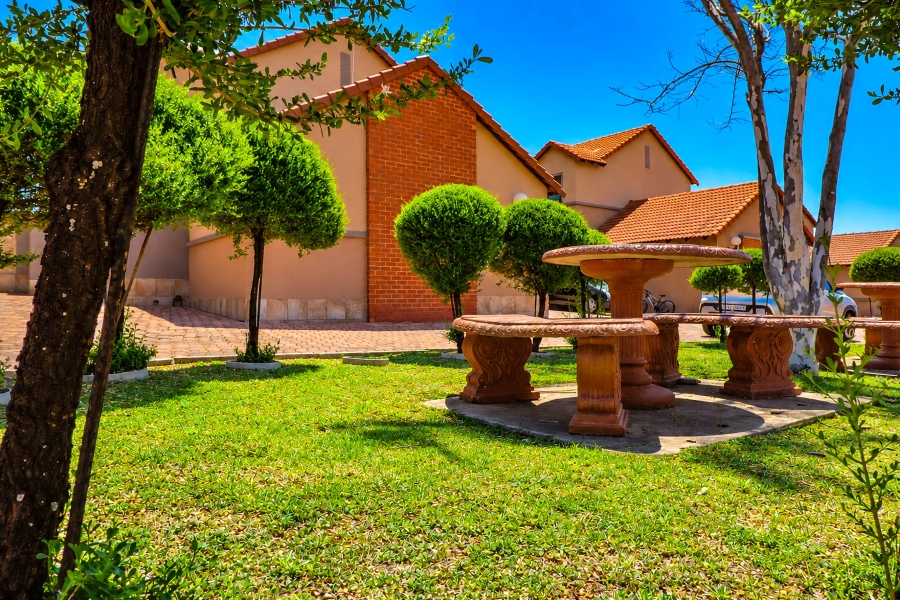 To Let 4 Bedroom Property for Rent in Thatchfield Estate Gauteng