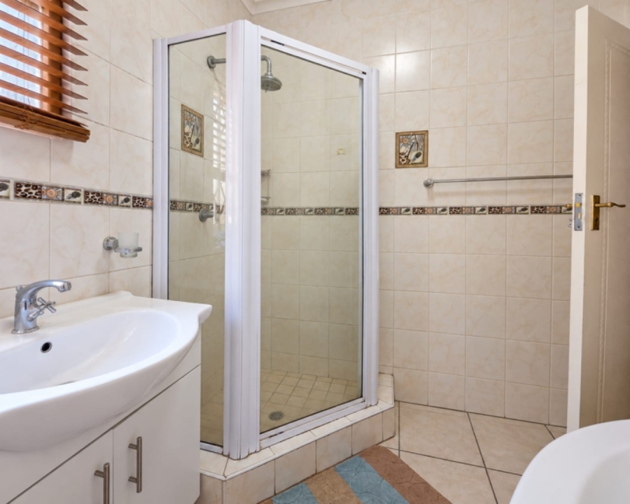 3 Bedroom Property for Sale in Noordwyk Gauteng
