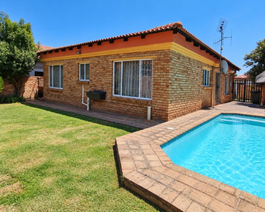 3 Bedroom Property for Sale in Noordwyk Gauteng