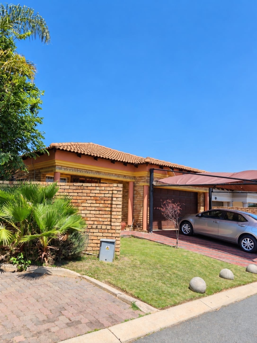 3 Bedroom Property for Sale in Noordwyk Gauteng