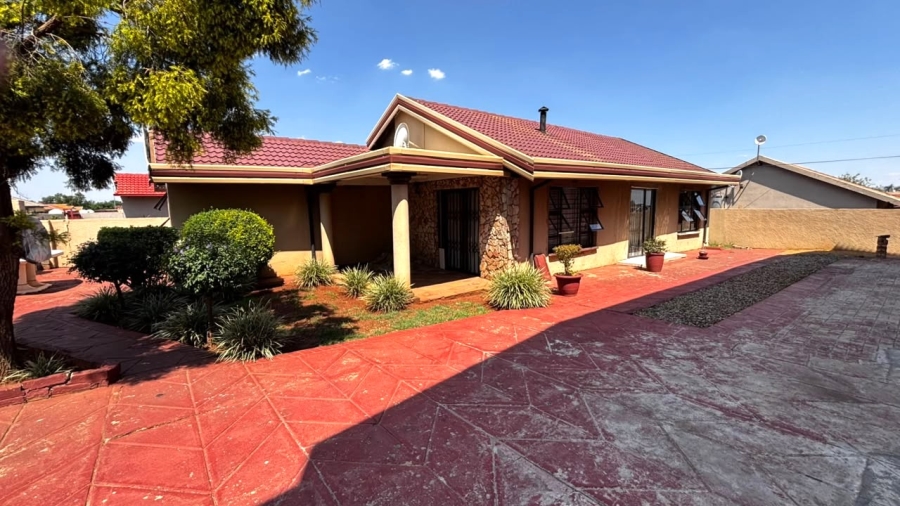 4 Bedroom Property for Sale in Vosloorus Ext 2 Gauteng