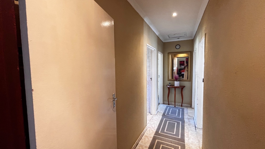 4 Bedroom Property for Sale in Vosloorus Ext 2 Gauteng