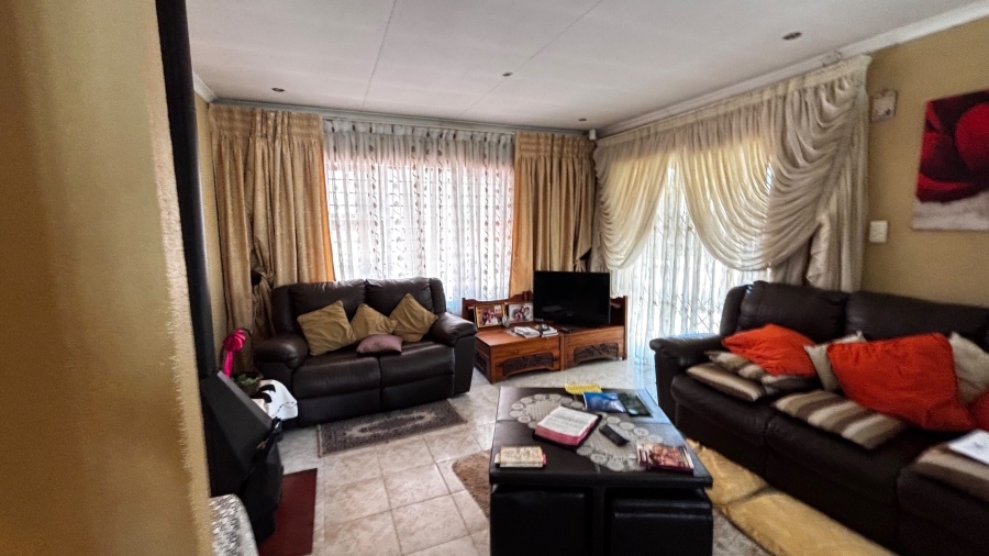 4 Bedroom Property for Sale in Vosloorus Ext 2 Gauteng