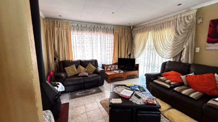 4 Bedroom Property for Sale in Vosloorus Ext 2 Gauteng