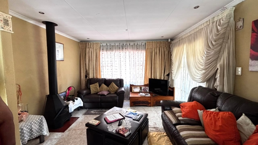 4 Bedroom Property for Sale in Vosloorus Ext 2 Gauteng