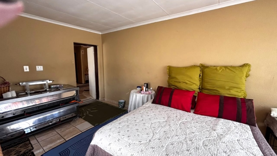 4 Bedroom Property for Sale in Vosloorus Ext 2 Gauteng