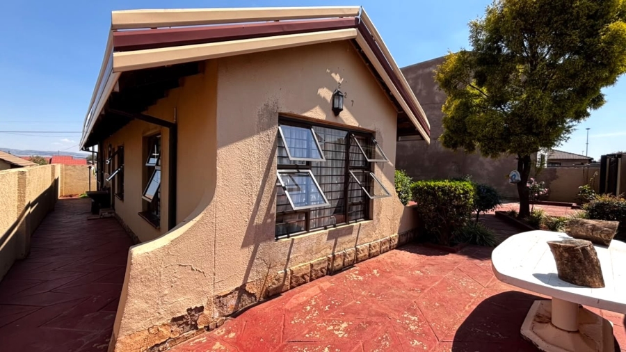 4 Bedroom Property for Sale in Vosloorus Ext 2 Gauteng