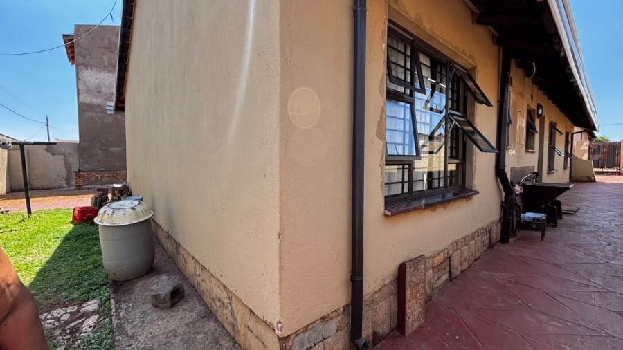 4 Bedroom Property for Sale in Vosloorus Ext 2 Gauteng