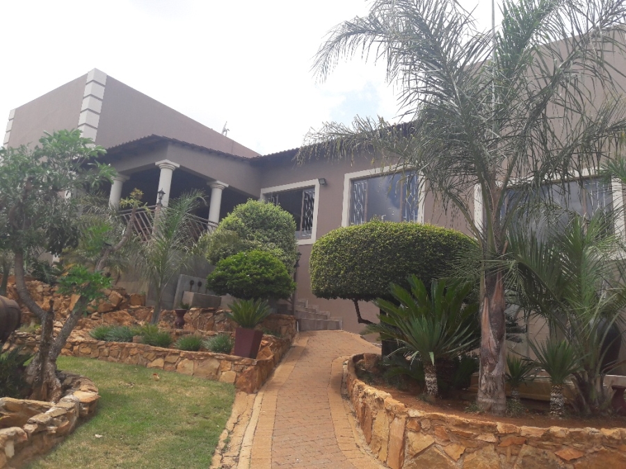 4 Bedroom Property for Sale in Roodekrans Gauteng