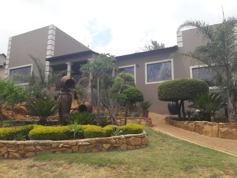 4 Bedroom Property for Sale in Roodekrans Gauteng