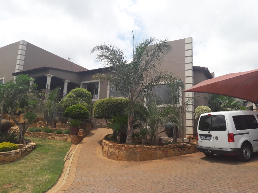 4 Bedroom Property for Sale in Roodekrans Gauteng