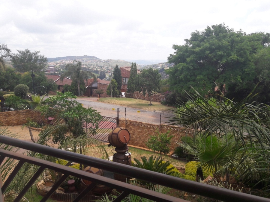 4 Bedroom Property for Sale in Roodekrans Gauteng