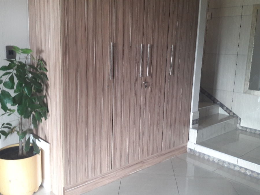 4 Bedroom Property for Sale in Roodekrans Gauteng