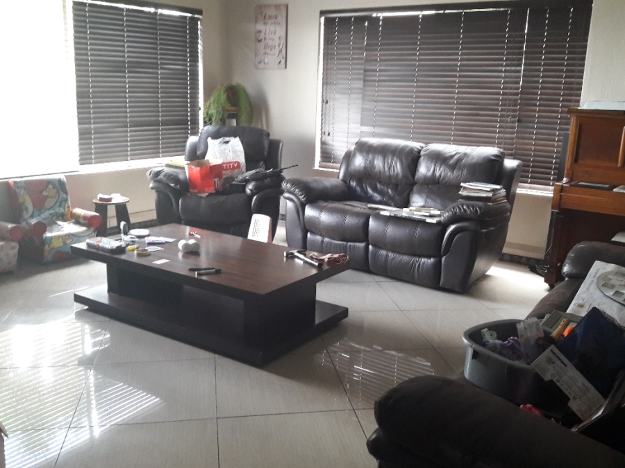 4 Bedroom Property for Sale in Roodekrans Gauteng