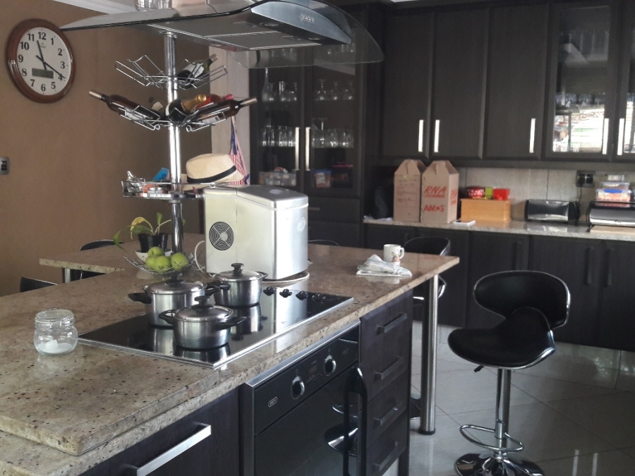 4 Bedroom Property for Sale in Roodekrans Gauteng