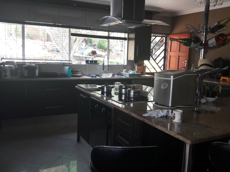 4 Bedroom Property for Sale in Roodekrans Gauteng