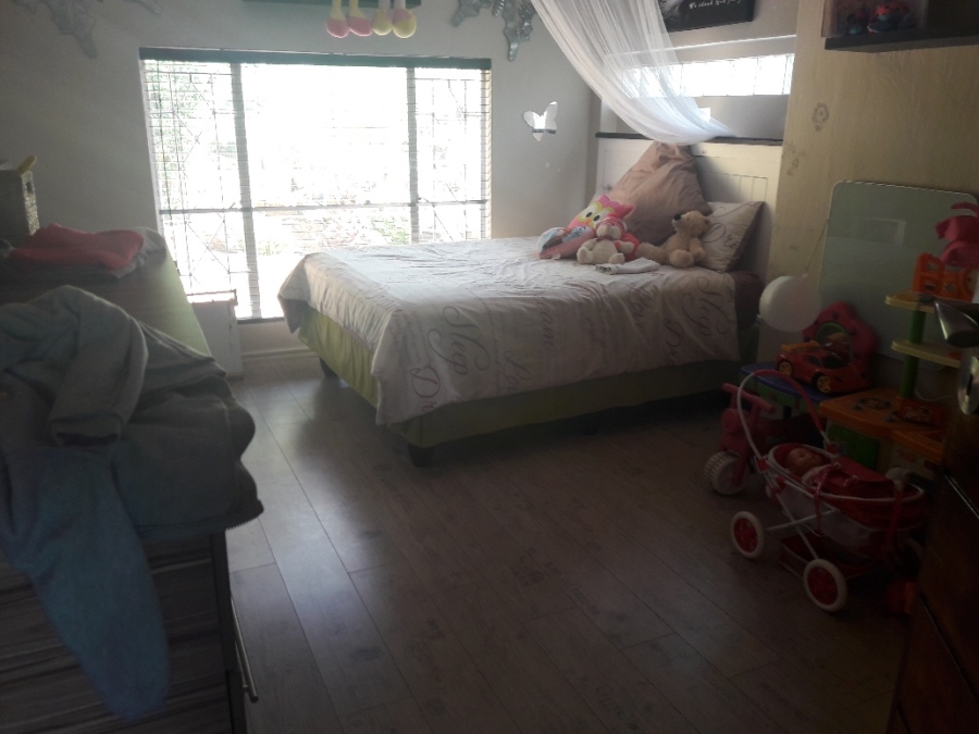 4 Bedroom Property for Sale in Roodekrans Gauteng