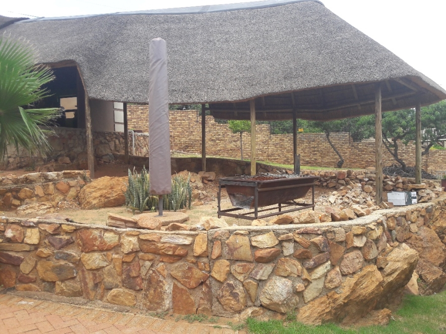 4 Bedroom Property for Sale in Roodekrans Gauteng