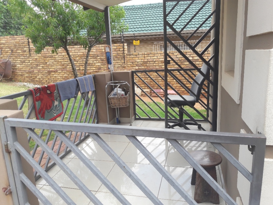 4 Bedroom Property for Sale in Roodekrans Gauteng