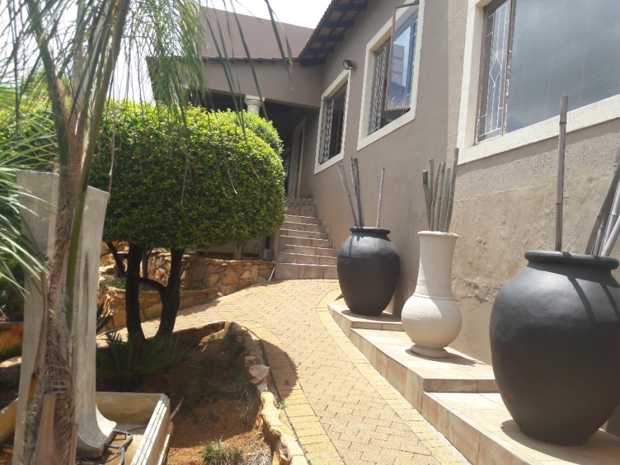 4 Bedroom Property for Sale in Roodekrans Gauteng
