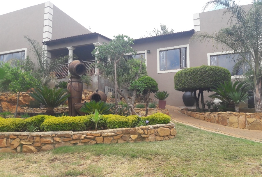 4 Bedroom Property for Sale in Roodekrans Gauteng