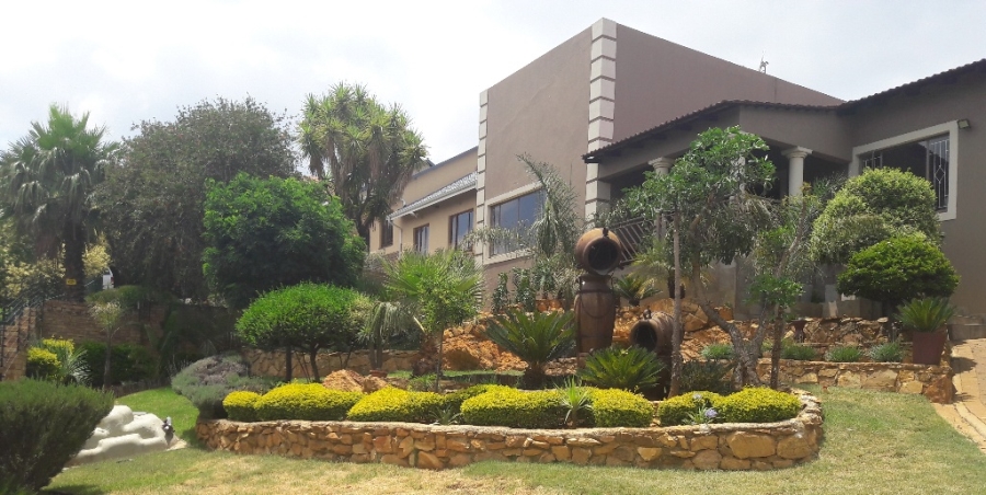 4 Bedroom Property for Sale in Roodekrans Gauteng