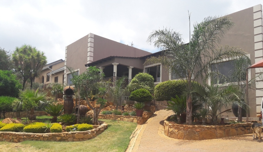 4 Bedroom Property for Sale in Roodekrans Gauteng