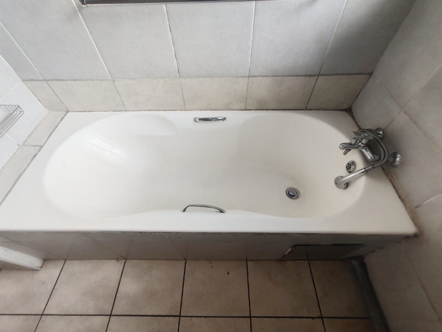 To Let 2 Bedroom Property for Rent in Florida Gauteng