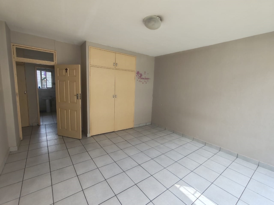 To Let 2 Bedroom Property for Rent in Florida Gauteng