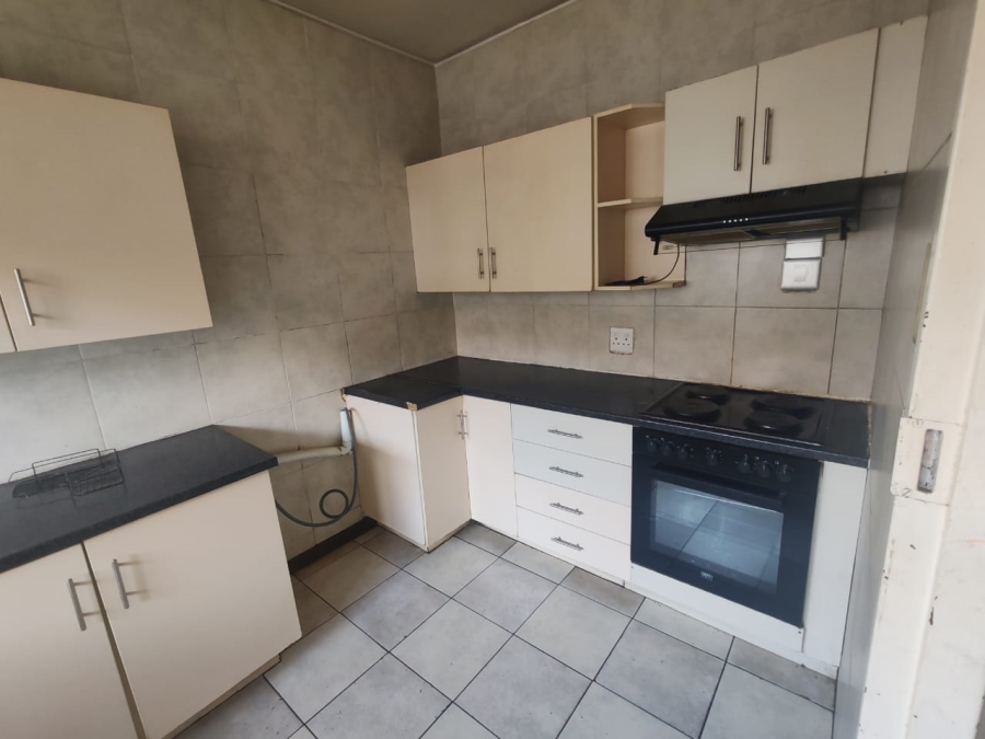 To Let 2 Bedroom Property for Rent in Florida Gauteng