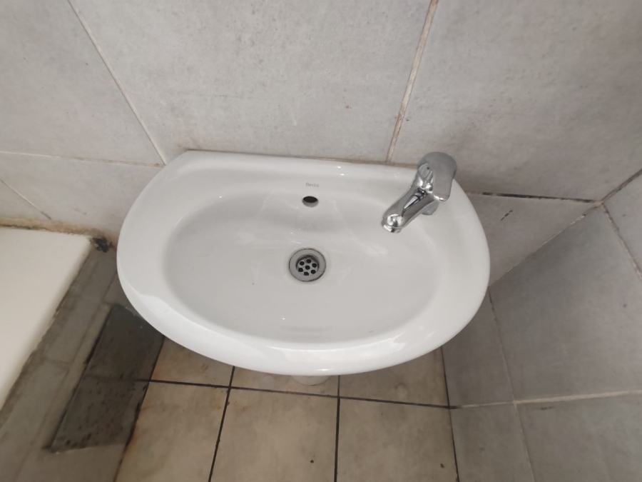 To Let 2 Bedroom Property for Rent in Florida Gauteng