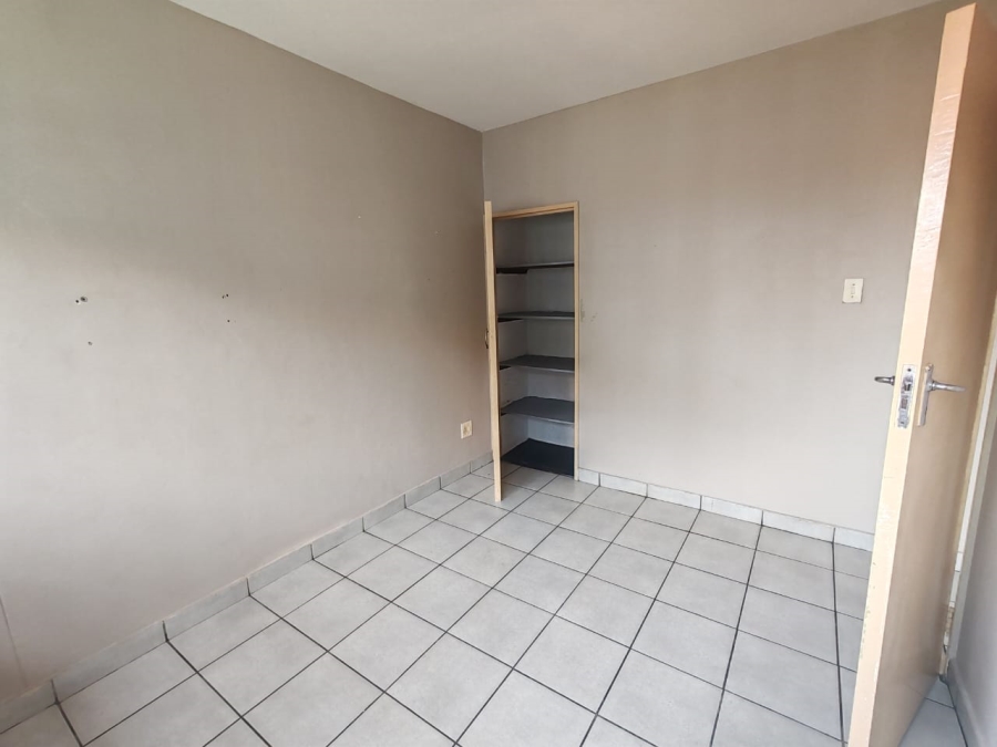 To Let 2 Bedroom Property for Rent in Florida Gauteng