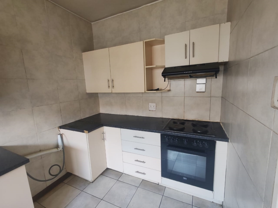 To Let 2 Bedroom Property for Rent in Florida Gauteng