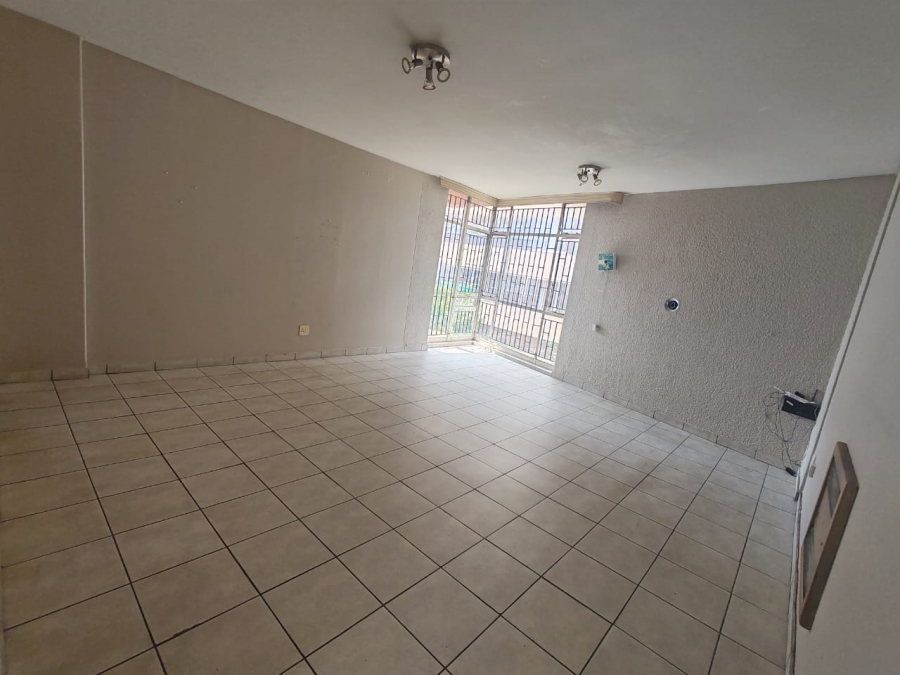 To Let 2 Bedroom Property for Rent in Florida Gauteng