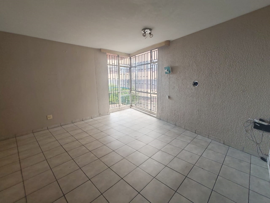 To Let 2 Bedroom Property for Rent in Florida Gauteng