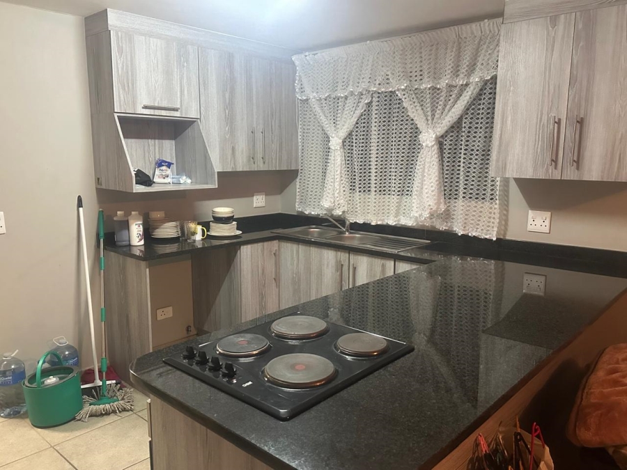 To Let 2 Bedroom Property for Rent in Greymont Gauteng