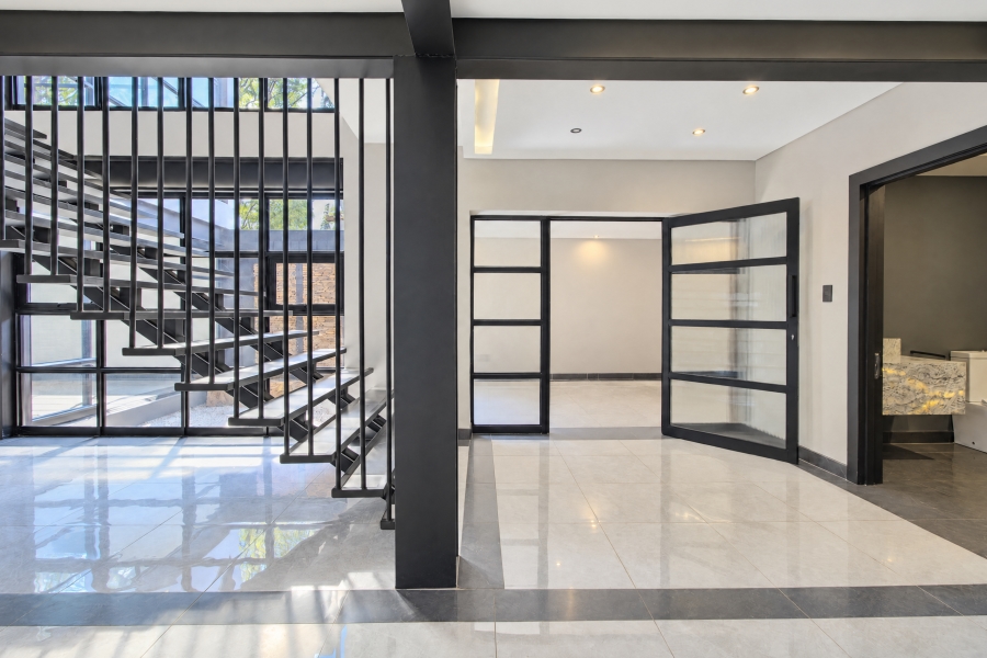 6 Bedroom Property for Sale in Waterkloof Estate Gauteng