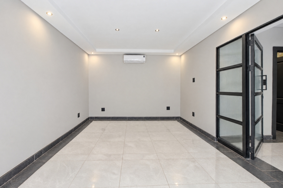 6 Bedroom Property for Sale in Waterkloof Estate Gauteng