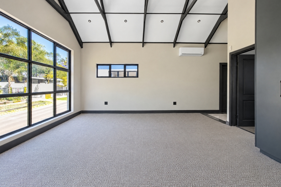 6 Bedroom Property for Sale in Waterkloof Estate Gauteng