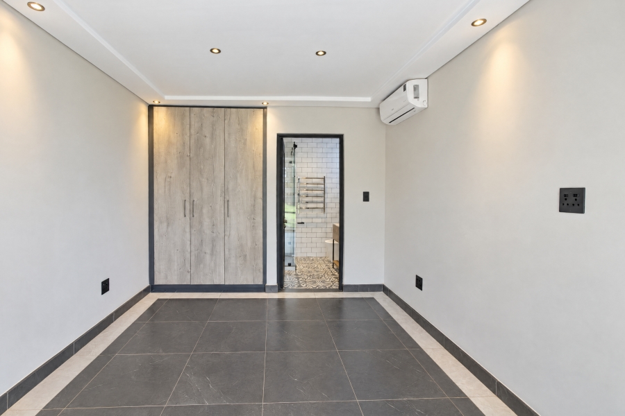 6 Bedroom Property for Sale in Waterkloof Estate Gauteng