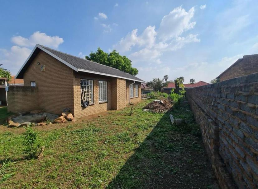 2 Bedroom Property for Sale in Klippoortje Gauteng